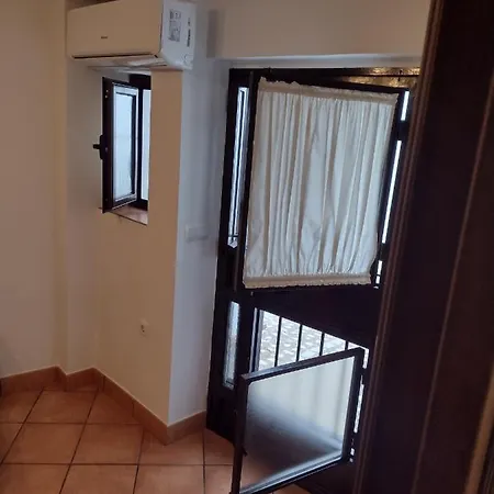 La Casita De *